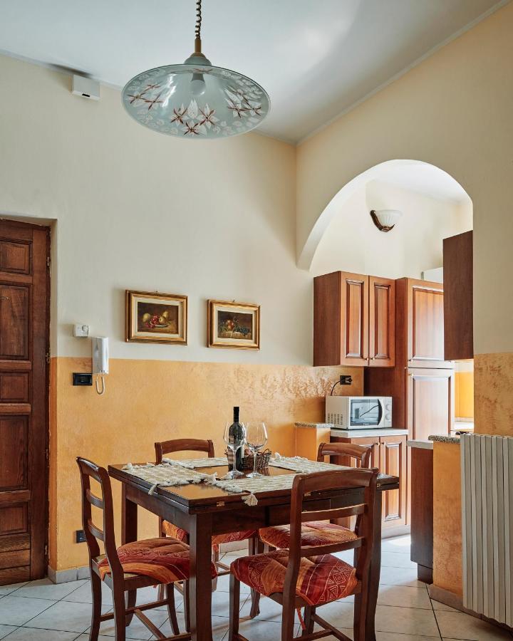 Terrazza Di Alfieri - Alloggio Con Terrazza Privata Nel Centro Di 아스티 외부 사진